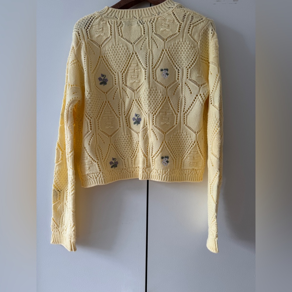 Cardigan with flowers - Picture 2 of 3